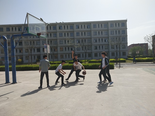 【完满班级】篮球指尖转 汗水激情洒——信工系网工1701班举办“无青春 不篮球”趣味赛