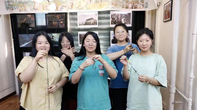 彩霁穿绳 共编佳节——大数据学院、信息工程学院端午编彩绳活动