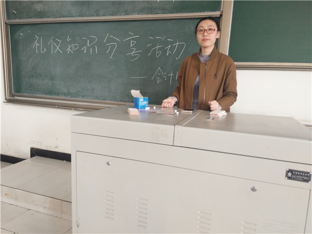 【完满班级】弘扬雷锋精神 引领青年风尚——淬炼商学院三月举办完满班级主题活动(十七)