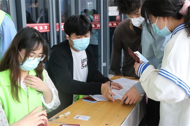 顽强拼搏显身手 绳绳舞动展英姿——晋中信息学院第一届“阳光杯”跳绳比赛圆满落幕