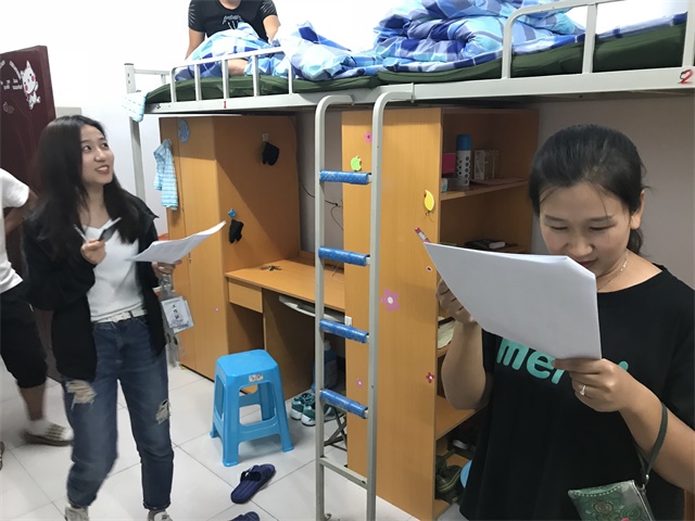 【迎新纪实】走进新同学的“新家 ”——智能工程学院2018级辅导员新生宿舍走访