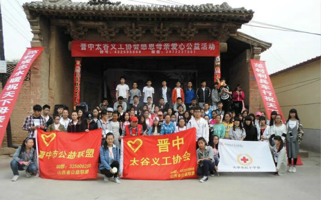 【缤纷百团】温馨五月花  感恩母亲节——大学生红十字会母亲节主题活动