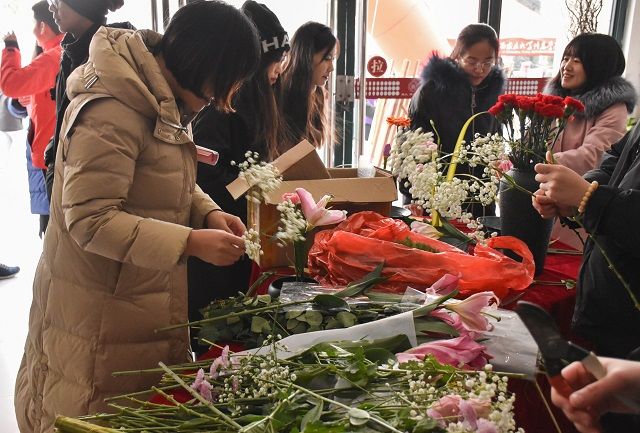 社团展示赴华章 育人兴农担使命——食品与环境学院“绿时代”助学兴农育人工程之“四‘漾’环科”促融主题风采展