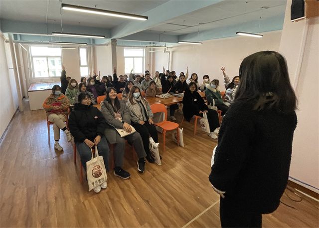 【完满班级】书脊之上 畅言阅读——艺术传媒学院数字媒体艺术2101班学业导师读书分享会