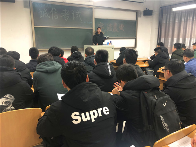 【辅导员说完满】让宪法“声”入人心——智能工程学院18级、19级辅导员说完满