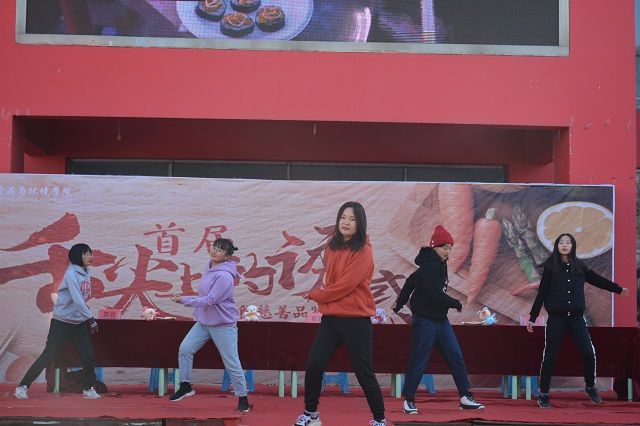 尝尽佳肴香飘十里 洗尽铅华佳作诱惑——食品与环境学院举办“舌尖上的诱惑”DIY美食慈善品鉴会
