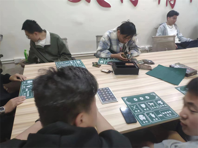 【完满团支部】桌上酣战 文稻武略显英豪——智能工程学院通信(专升本)2203班完满团支部活动
