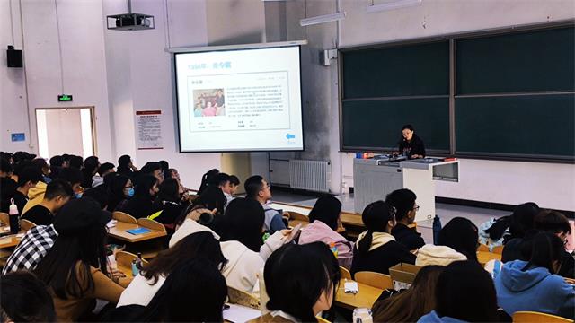 【辅导员说完满】心存彼此为睦邻 凝心聚力组小“家”——经济与管理学院开展如何处理好宿舍人际关系的“微距离”与“小咫尺”主题年级会