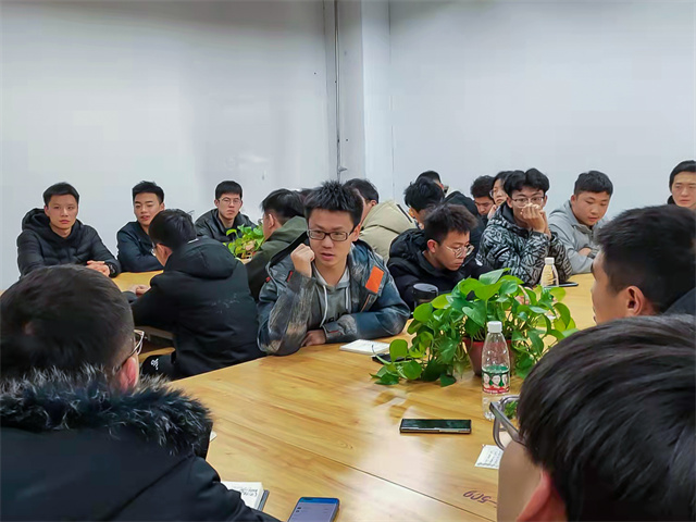 来啦来啦 小智带你探索权益的困惑——智能工程学院“权”力以赴 共建权益之班长交流会