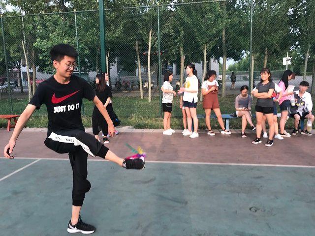 【完满班级】“艺彩飞扬 宣扬活力”——艺术传媒学院视觉1701班毽球活动