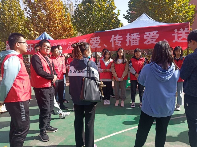 用心点燃希望 用爱播洒人间——食品与环境学院传递正能量服务队“汇聚爱 传播爱”第28期常规活动
