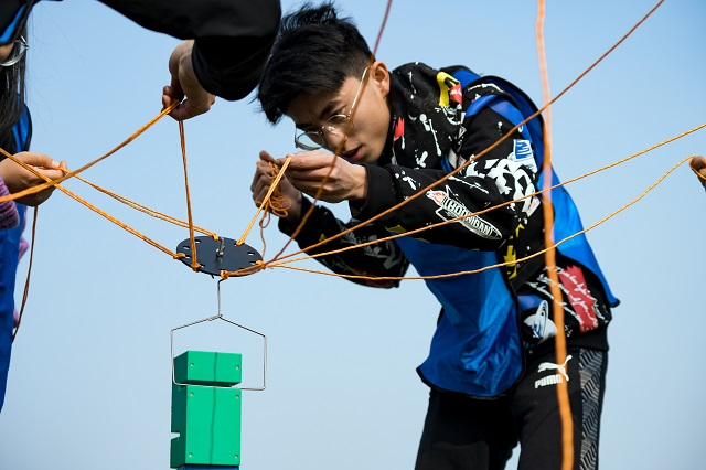 “阳光杯”智勇大冲关锻造团队协作力