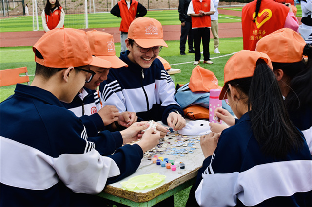 别样的阿信之旅:从少年到老年 一场跨越年华的别样志愿服务开放日以爱启幕