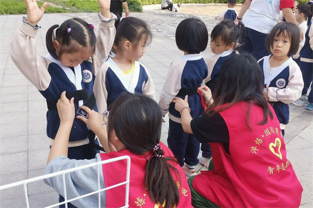 情暖“六一” 与爱“童”行——淬炼·国际商学院志愿者助力金色摇篮幼儿园“六一”特别活动