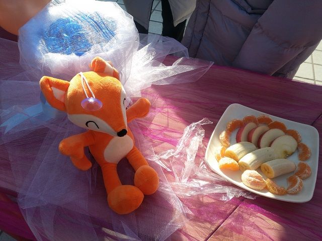 【社团快讯】花儿遇上美食 冬日里的大碰撞——花艺协会协助食品与环境学院社团部举办“舌尖上的诱惑”DIY美食慈善大会