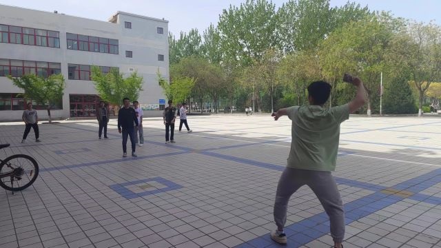 【完满团支部】欢乐春天掷沙包——大数据学院、信息工程学院物联2205班完满团支部活动