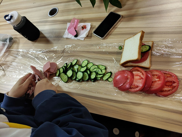 【完满班级】爱心点燃希望 奉献成就未来——淬炼·国际商学院财务2004班完满班级