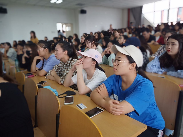 【辅导员说完满】立鸿鹄志 做奋斗者——淬炼商学院“辅导员说完满”专题活动(一)