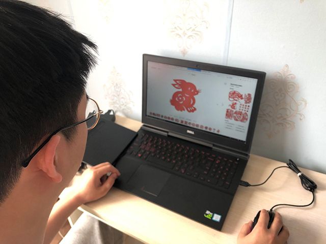 【完满班级】一把剪刀裁心意 一张剪纸送初心——服装1701班剪纸大比拼