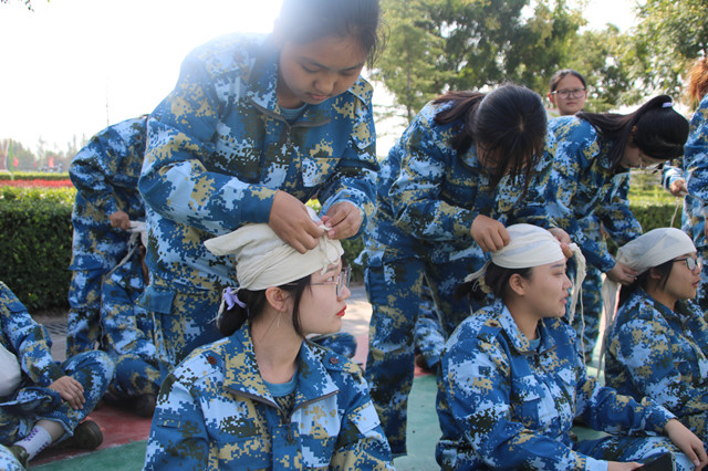 流血流汗不流泪 坚持不懈——21级智院学子军训纪实