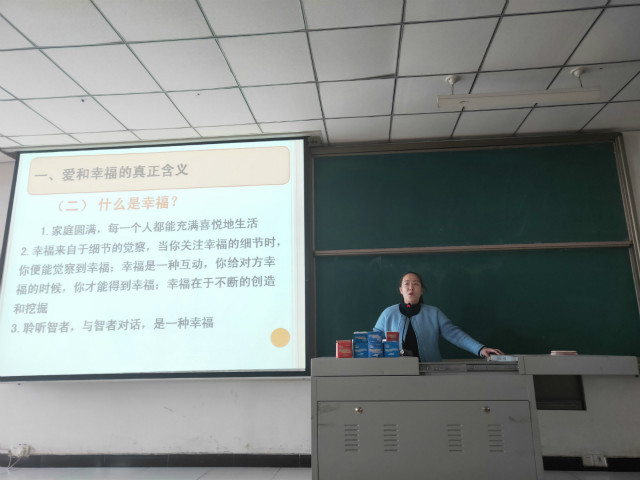 【辅导员说完满】关于女生的一堂课——经济与管理学院2016级开展“三七女生节”特别活动