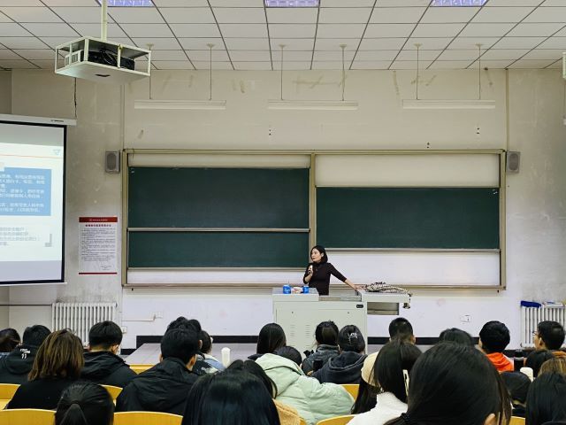 【辅导员说完满】纵有考试分秋色 需从诚信见英雄——食品与环境学院2021级诚信考试主题年级会