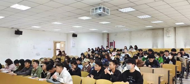 【辅导员说完满】今天你还在“等一等”吗——经济与管理学院2021级辅导员说完满活动