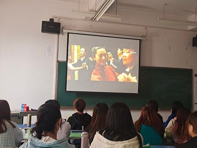 【完满班级】致敬时代 致敬英雄——艺术传媒学院数媒2001班感动中国十大人物观影活动