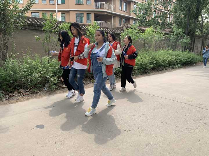 温暖接力赛 五四精神在传承——艺术传媒学院2018级视觉1804班完满班级“爱心支教 传递梦想”韩村支教活动