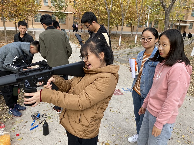 【完满班级】素质拓展训练之真人CS——软件1805班“CS之战，谁与争锋”活动