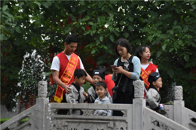 了解启蒙礼仪 感悟文化魅力——大数据学院、信息工程学院“情系三农”实践团