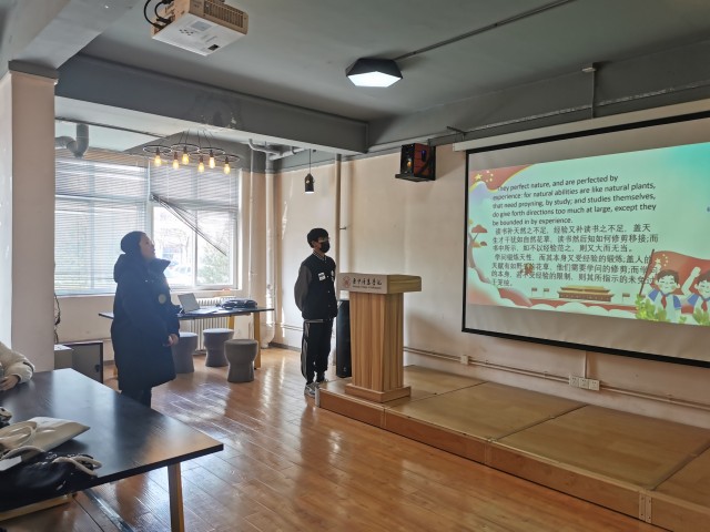 【完满团支部】爱在三月学雷锋 志愿服务暖人心——商务英语学院英语2211班完满团支部活动