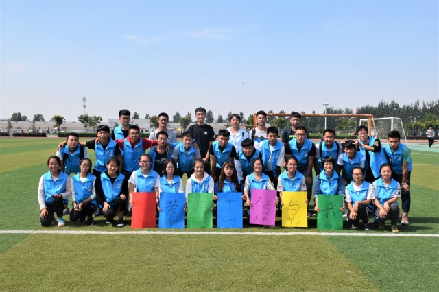 闪光的信院第217期：“鸿”鹰展翅  大“鹏”翱翔——杨鸿鹏