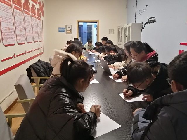 用精美折纸 忆美好生活——食品与环境学院生技1901班完满班级