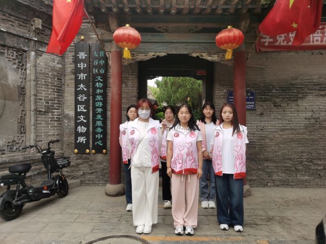悠悠千年寺 巍巍一白塔——金笺淡墨专项志愿服务队