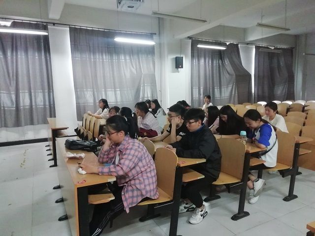 【完满班级】华章传承 五四永驻——食品与环境学院食安1701班电影赏析