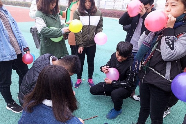 【完满班级】秋风日下 无畏飞翔——淬炼商学院举办“善”行青春主题活动（一）