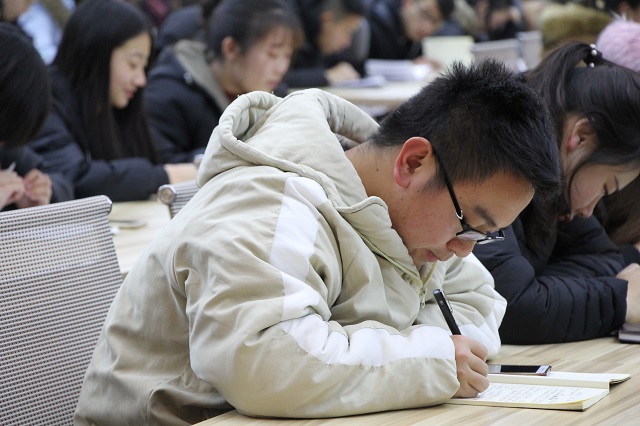 “人生 治学 成长” 信院男神带你领略不一样的历程——第六期骨干班第五期讲座《漫谈人生与治学》