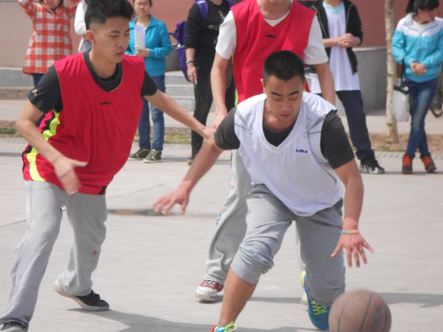 远景学院举办篮球友谊交流赛