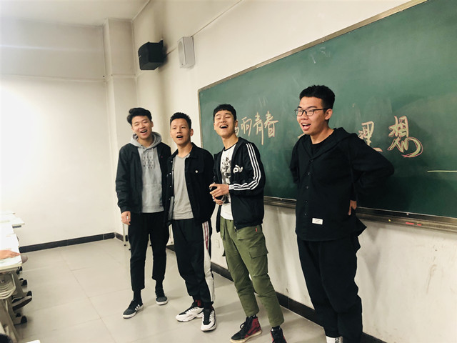 【完满班级】唱响青春 歌咏理想——艺术传媒学院环境设计1703班举办完满班级活动