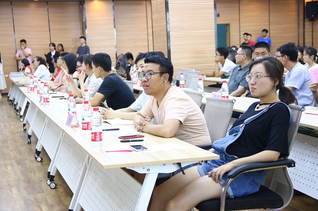 【荣誉周】找一个引路人 感受楷模力量 最终成为一个引路人——2018—2019学年“学长计划·导航人生”系列工程先进单位总结评优答辩大会