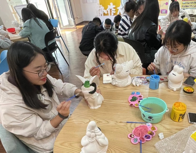 【完满团支部】彩绘石膏 趣味无穷——淬炼·国际商学院审计2302班完满团支部活动