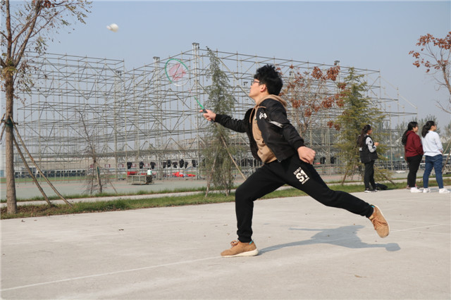 白“羽”飞如箭 一“拍”挟雄风——外语系成功举办第五届“成才杯”羽毛球赛