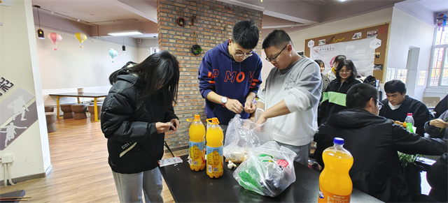 【完满班级】初冬寒风凛 饺子暖人心——淬炼·国际商学院财务2101班完满班级活动