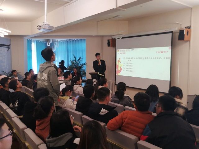 【社团活动】创先争优立党风 共为党旗添风采——经济与管理学院开展“不忘初心,砥砺前行”知识竞答活动