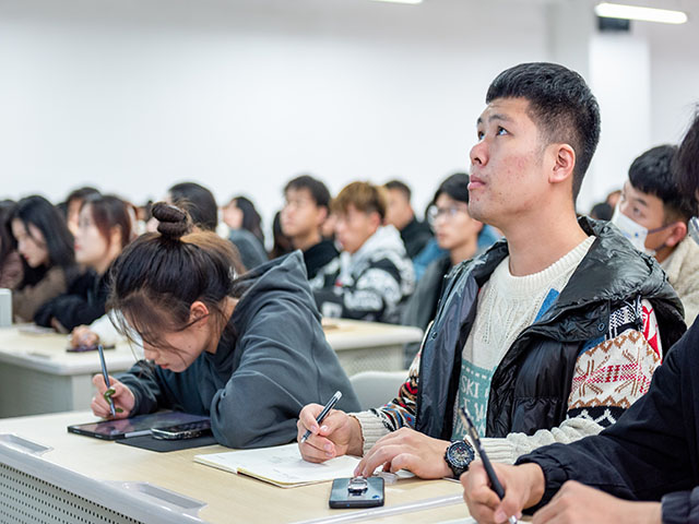 反诈宣传进校园 筑牢安全“防火墙”