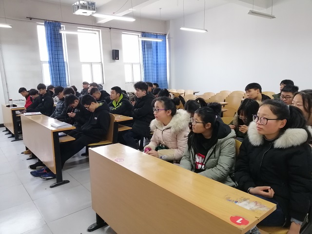 【完满班级】积极的心态  成功的一半——计科1802班举办“众志成城 飞越巅峰”主题班会