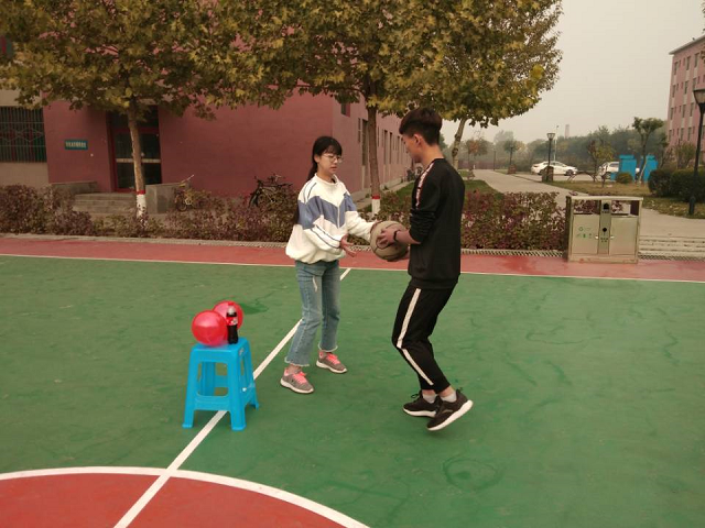 【完满班级】用球赛点燃团队之火 以激情共筑班级之风——食品与环境学院食品1801班举办篮球赛完满班级活动