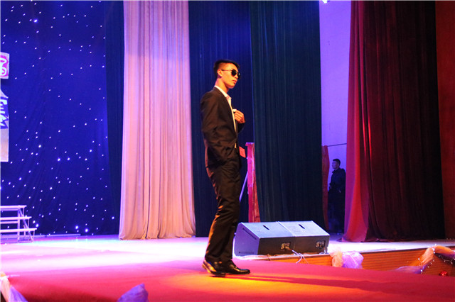 【完满班级】面朝大海 春暖花开——电子1401班举办“让艺术之光普照你我”完满班级活动