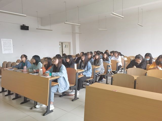 【完满班级】青山绿水蓝天 共创美好人间——商务英语学院英语2001班、2006班完满班级活动